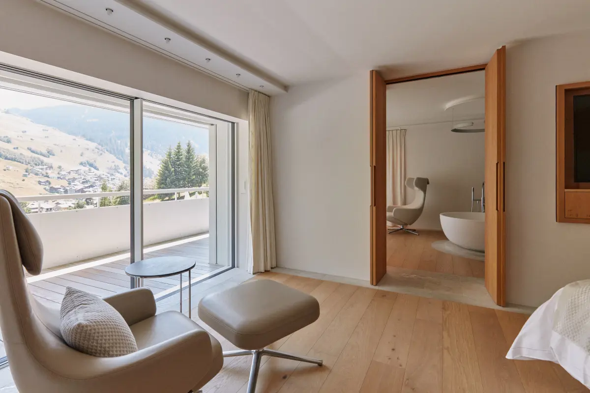 7132-hotel-scenic_retreats-vals-hotel-5s-spa_suite-summer
